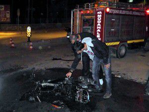 Seyir halindeki motosiklet yandı