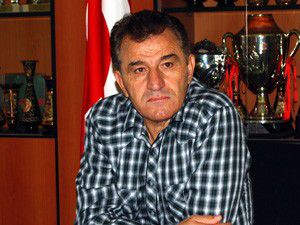 Özkara: Ben kendimi eleştiriyorum