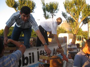 Selçukluda 30 bin kişiye mobil iftar