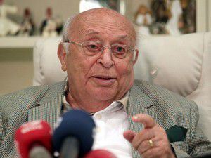 Süleyman Demirel hastaneye kaldırıldı