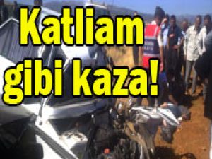 Minibüsle otomobil çarpıştı: 3 ölü!