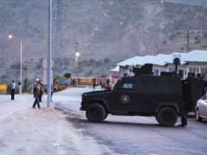 mayın polis ekibinin geçişi sırasında patladı