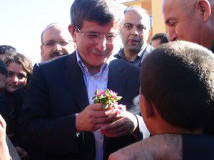 Bakan Davutoğlundan esnaf ziyareti