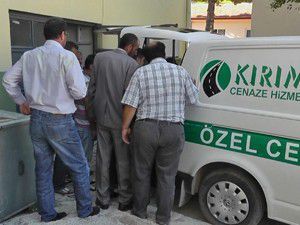 Mermer bloğunun altında kaldı