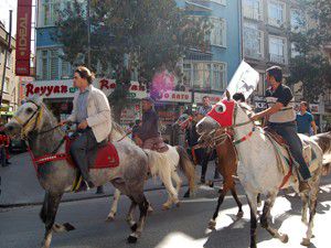 Rahvan atları Konya caddelerinde yürüdü