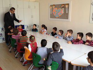 Kemal Gülen miniklerle bir araya geldi