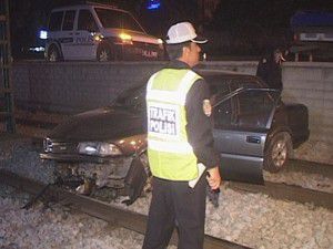Konyada otomobil tramvay yoluna uçtu