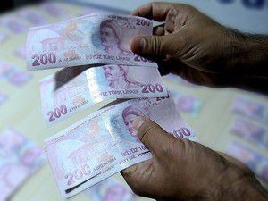 Banknotu yutarak kaçmaya çalıştı