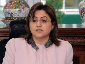Eşini yalnız bırakmamak için gitti
