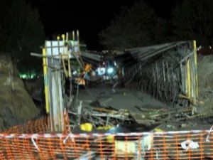 Hızlı tren için yapılan köprü çöktü: 7 yaralı