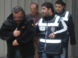 7 kişiden 8 kilo altın ele geçirildi