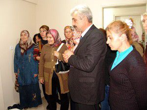Kursiyerlerden yaşlı bakım merkezine ziyaret