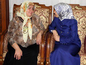 Şehit annesini ziyaret etti
