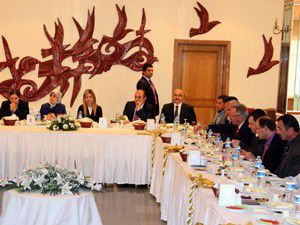Davutoğlu engelli dernekleriyle buluştu