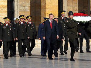 YAŞ üyeleri Anıtkabiri ziyaret etti