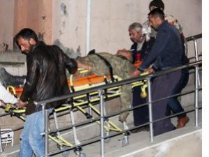 Başkalede Askeri Araç Devrildi