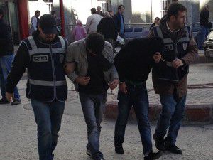 Çelik kasayı götürmek için otomobili de çaldılar