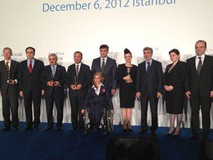 Yılın sporcusu ödülünü aldı