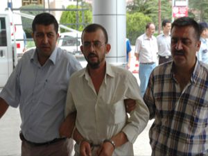 Trafikte tartıştığı kişinin boğazını kesti