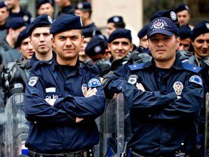 İnternette Yorum Yapan 25 Polise Soruşturma