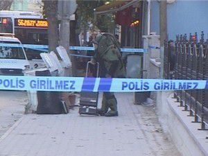 Şüpheli çanta fünye ile patlatıldı