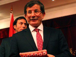 Yörük Türklerinden Davutoğluna hediye