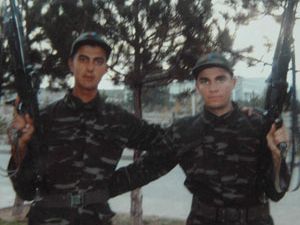 İki oğlunu da kaybetti