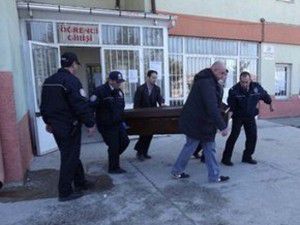Okulda pompalı tüfekle intihar etti!