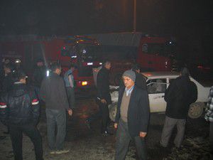 Otomobille kamyonet çarpıştı
