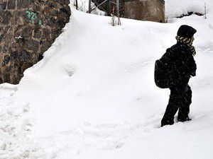 Kar okulları tatil etti