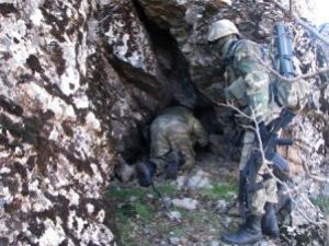 Hakkaride karakola saldırı girişimi