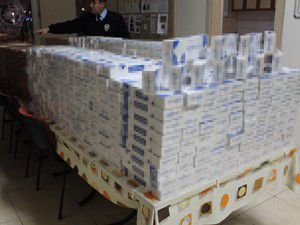 Borç ödemek için aracında kaçak sigara taşıdı