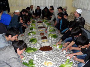 Safa Vakfından öğrencilere çiğ köfte