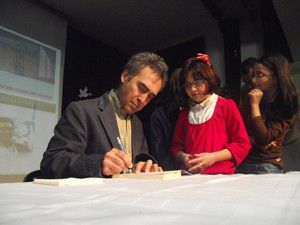 Gençlikte her ay bir yazar, bir söyleşi