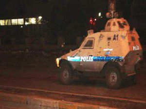 1 polis memuru hafif yaralandı