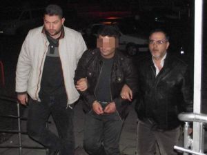 Sürünerek sokağa çıktı ve katilin adını söyledi