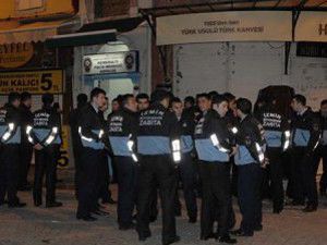 İzmirde işportacılar zabıtaya saldırdı