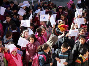 Beyşehirde öğrencilerin karne sevinci