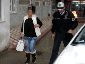 Alkollü kadın sürücü polise yakalandı