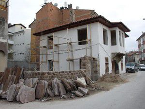 İki binanın restorasyonu tamamlanıyor