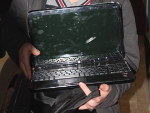 Laptop hırsızı 10 dakikada yakalandı