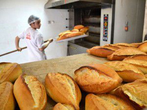 Bir yılda 2,1 milyar ekmek çöpe atılıyor