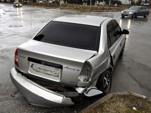 Seydişehirde 2 otomobil çarpıştı: 1 yaralı