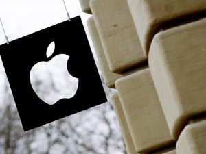 Apple yine zirvede