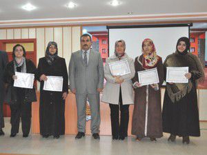 Bu kez öğrenciler değil anneleri takdirname aldı