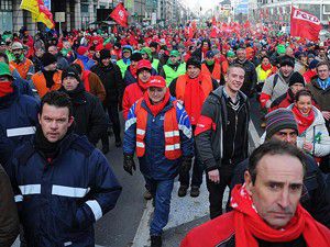 İşçiler greve gitti