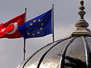 Türkiyeye Kıbrıs ve Kürt Açılımı övgüsü