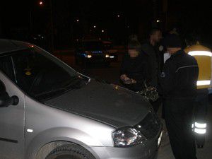 Otomobil ile polis otosu çarpıştı