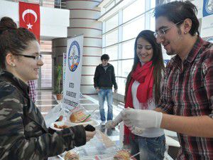 Buğday çorbası, hoşaf ve ekmek yediler