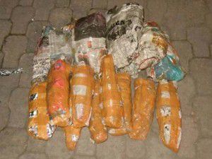 Terk edilen otomobilde 5 kilo esrar bulundu